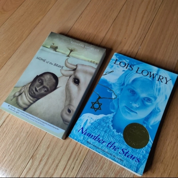 Paperback Books Set - Picture 4 of 7